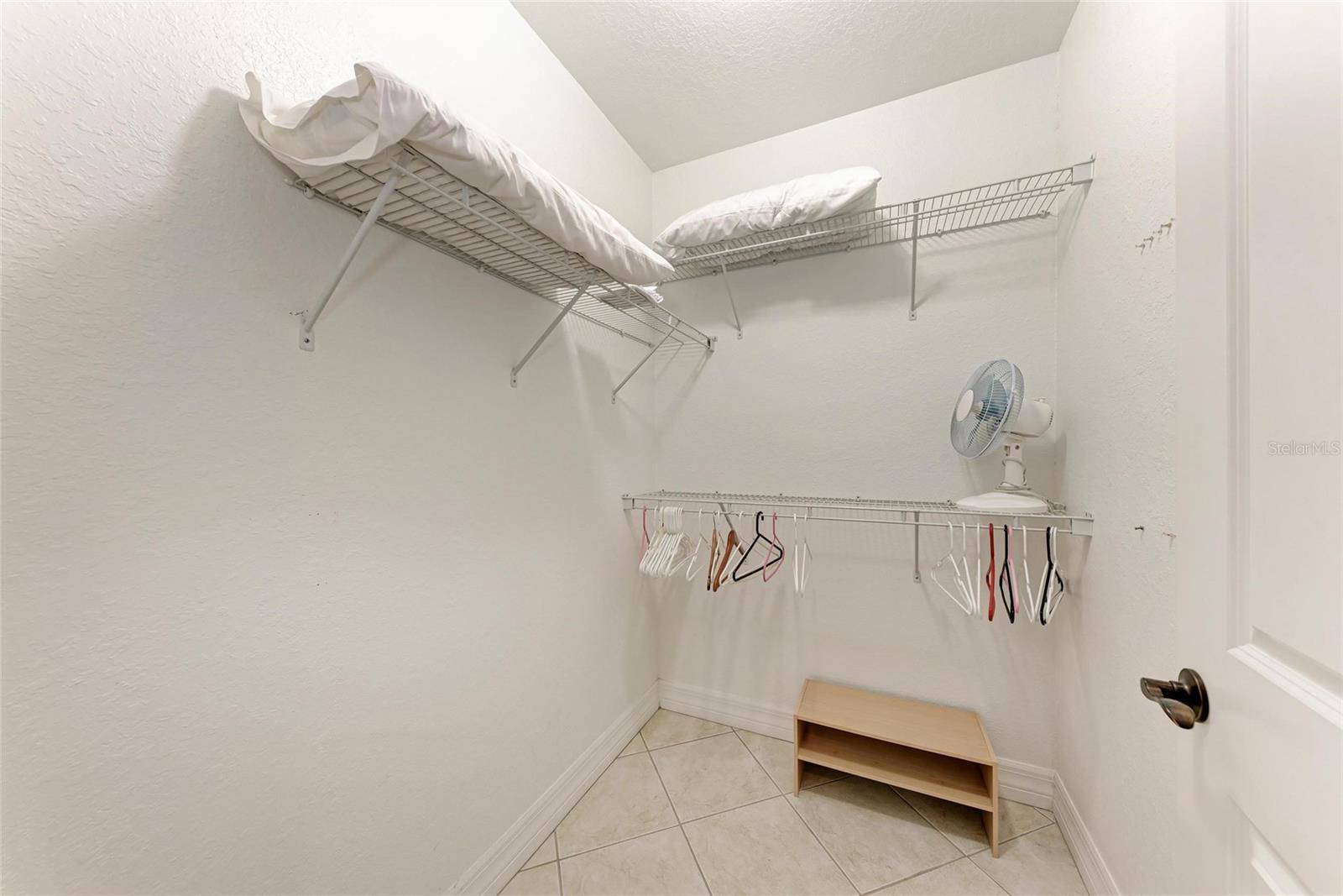 BOCA LAGO AT VIVANTE II BLDG2 UN210 3049/233&GS23 - Residential Lease