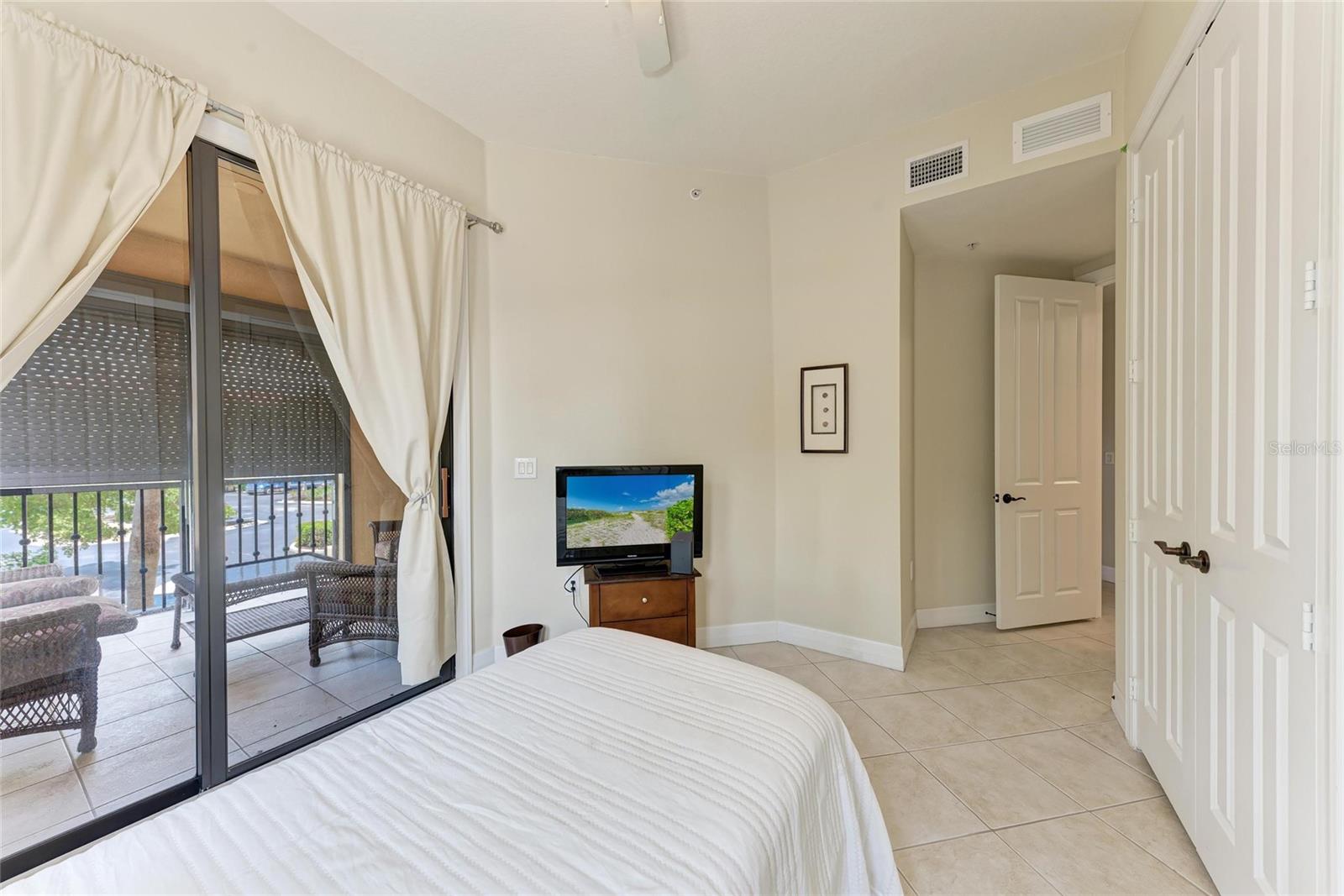 BOCA LAGO AT VIVANTE II BLDG2 UN210 3049/233&GS23 - Residential Lease