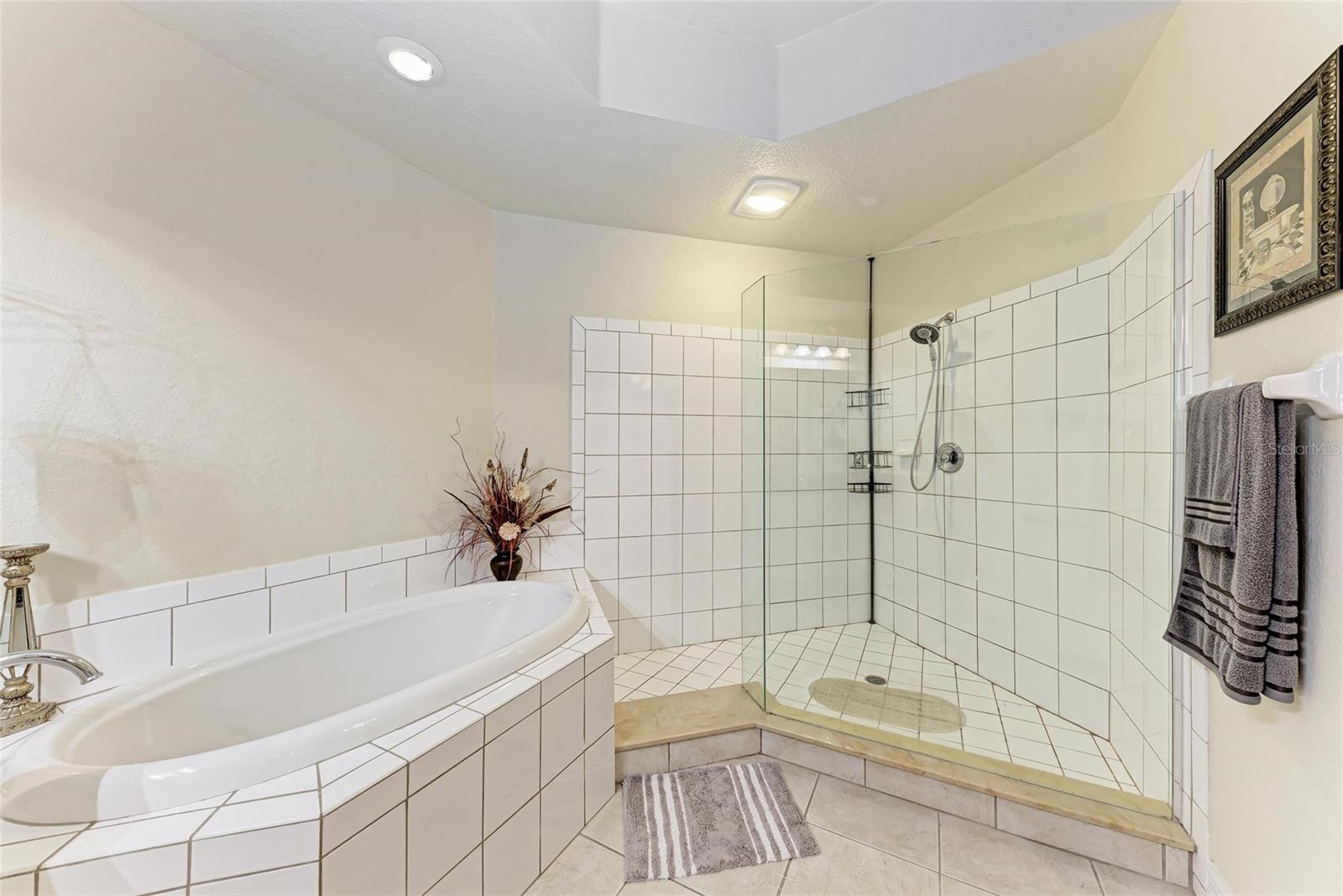 BOCA LAGO AT VIVANTE II BLDG2 UN210 3049/233&GS23 - Residential Lease