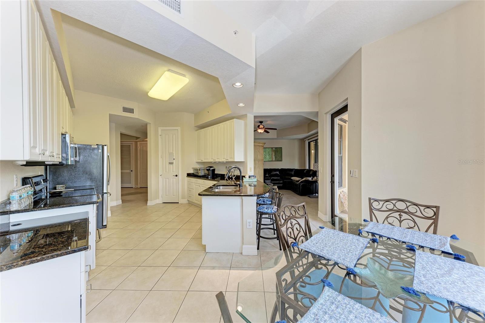 BOCA LAGO AT VIVANTE II BLDG2 UN210 3049/233&GS23 - Residential Lease