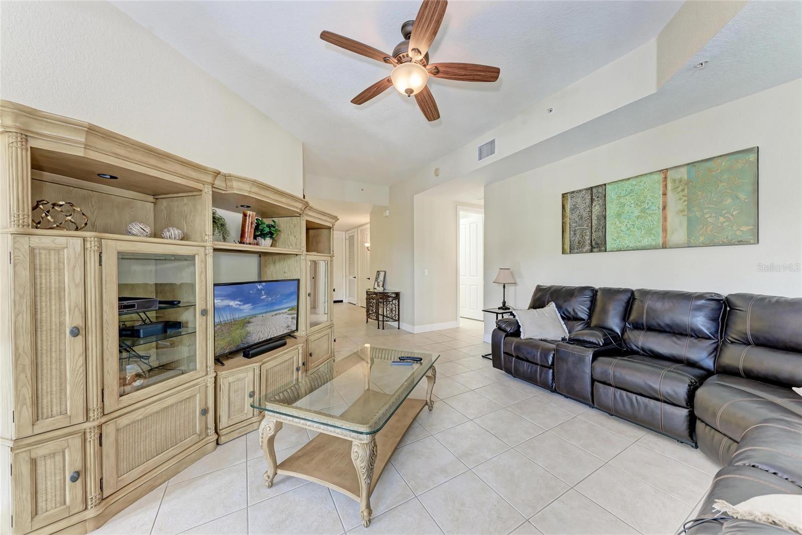 BOCA LAGO AT VIVANTE II BLDG2 UN210 3049/233&GS23 - Residential Lease