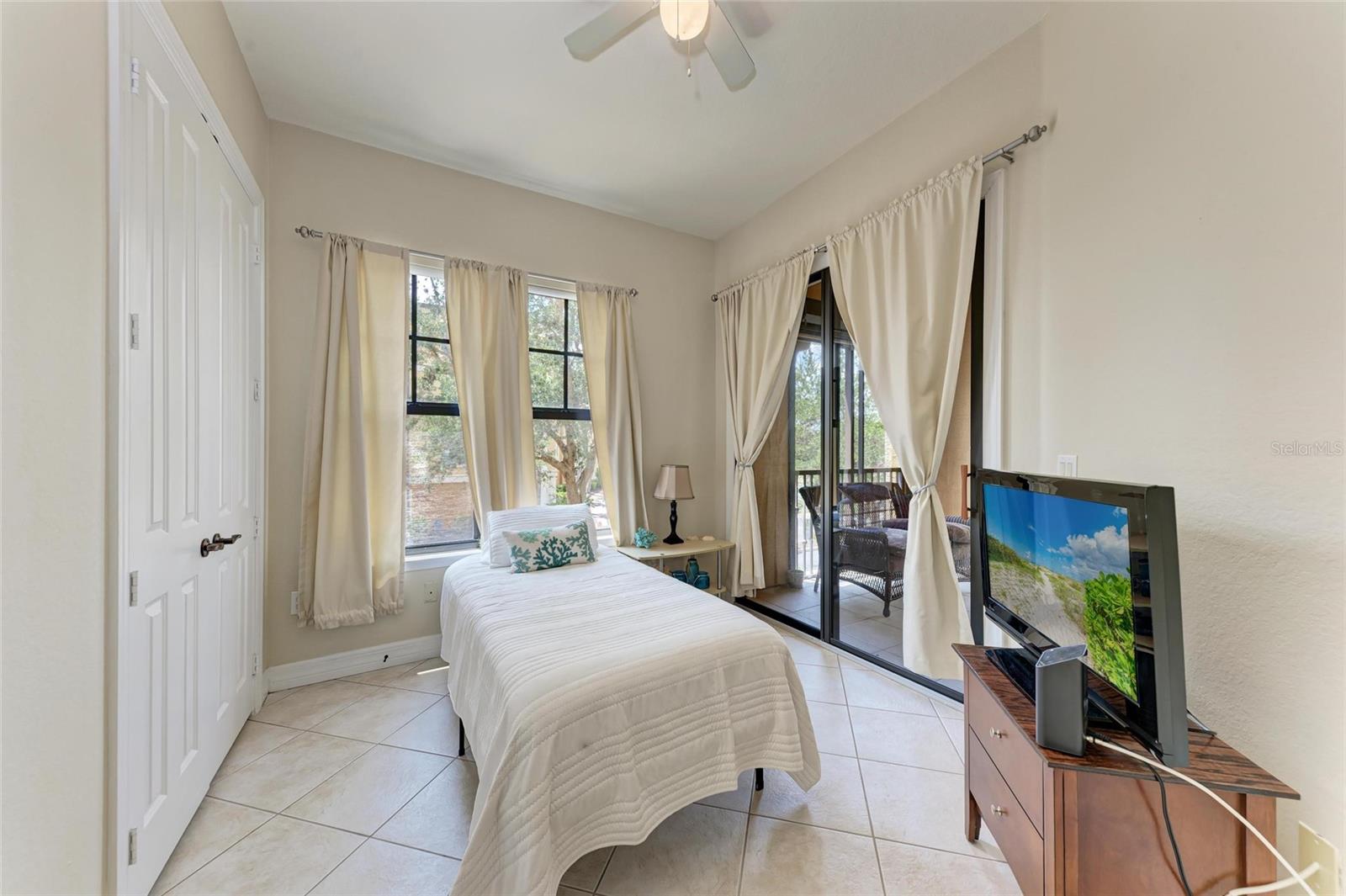 BOCA LAGO AT VIVANTE II BLDG2 UN210 3049/233&GS23 - Residential Lease