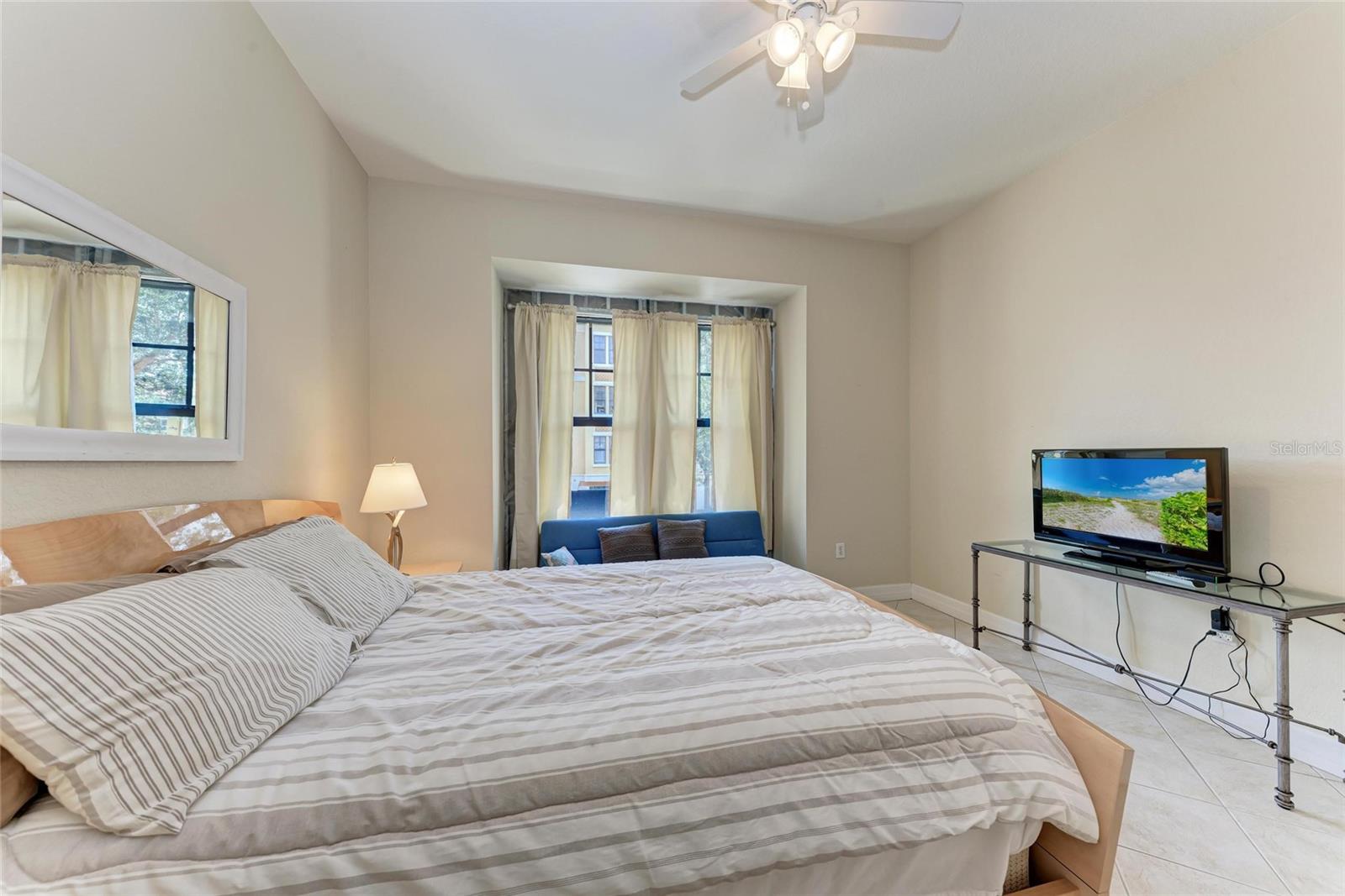 BOCA LAGO AT VIVANTE II BLDG2 UN210 3049/233&GS23 - Residential Lease