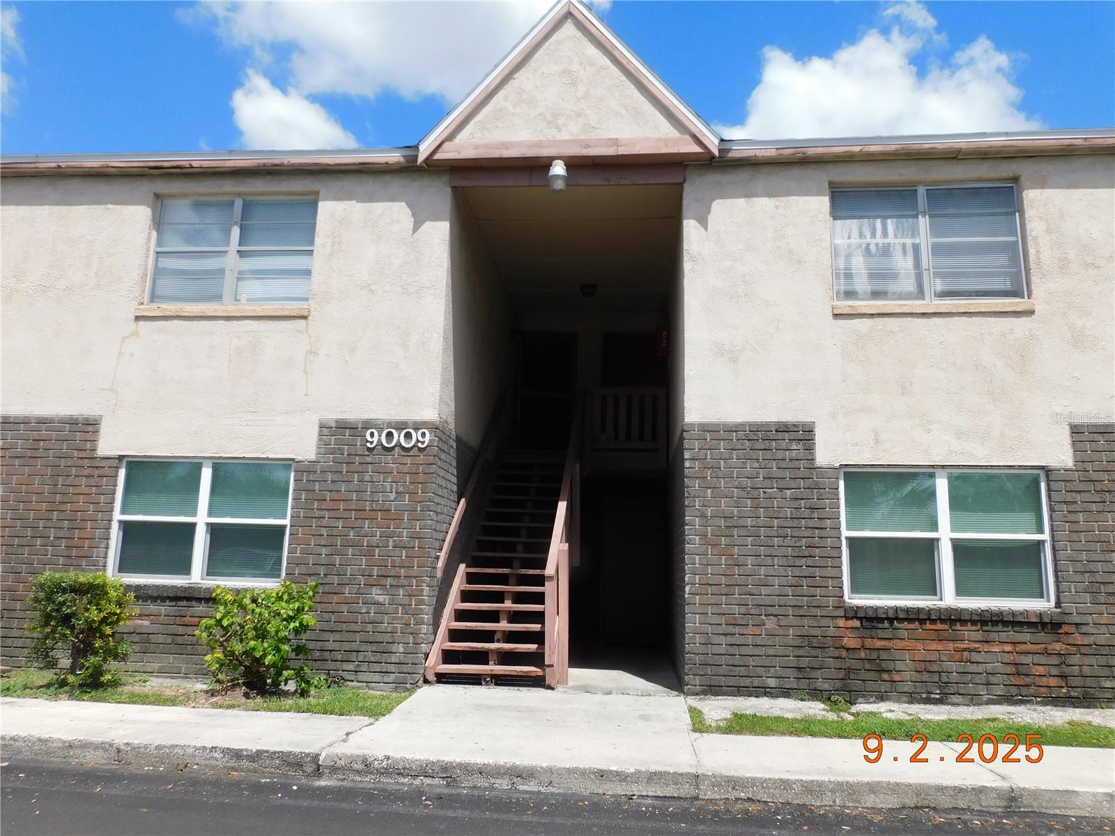 Great Investment Won't Last. 1bedroom 1 bath Condo New Laminate floors Freshly update Ready to move in. HOA included water trash maintenance outside. Heart Tampa Great Location. Close major Highways Hospitals and schools New Water Heater 2024 Easy to Show