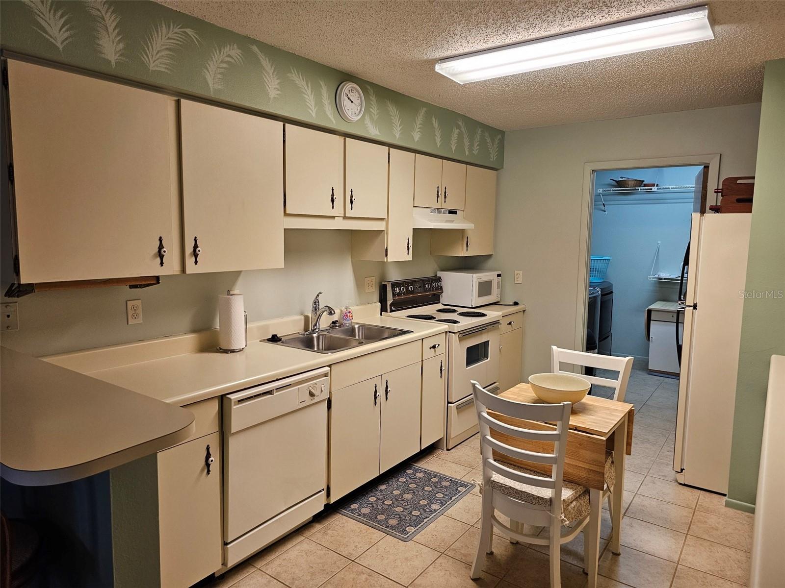 HERITAGE VILLAGE WEST - Residential Lease