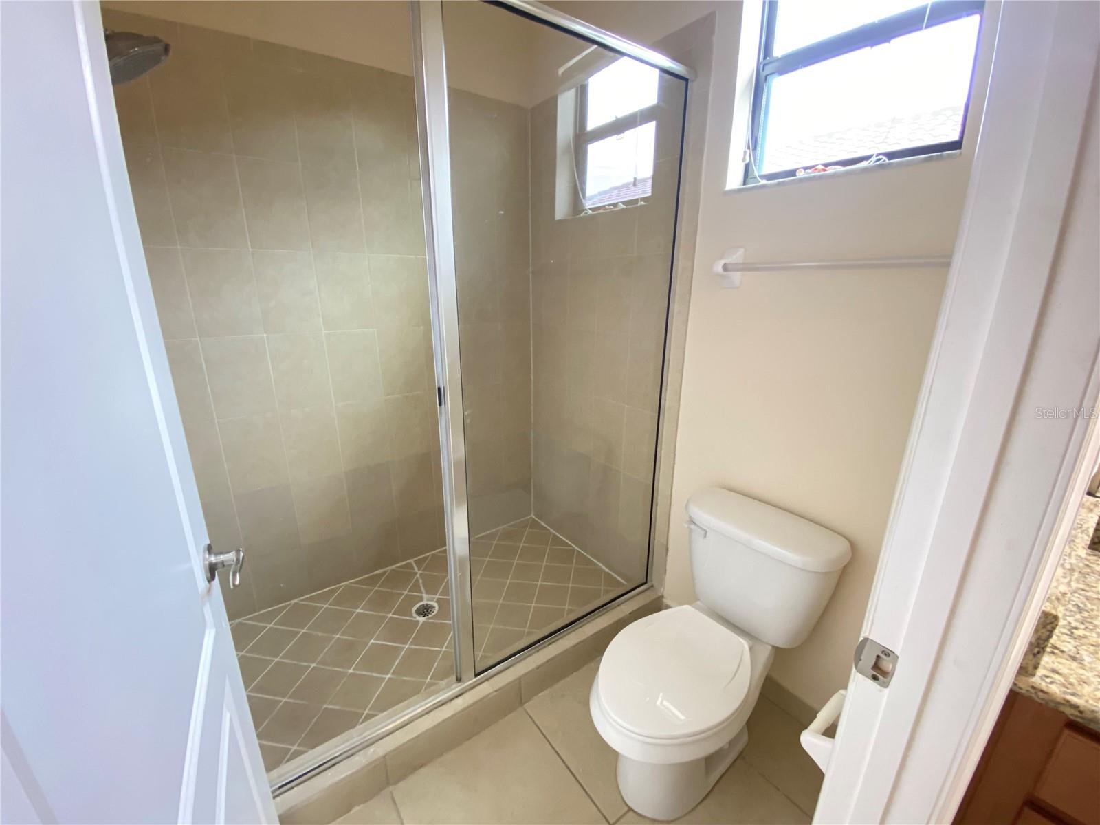 EAGLE CRK PH 01C-VLG D - Residential Lease