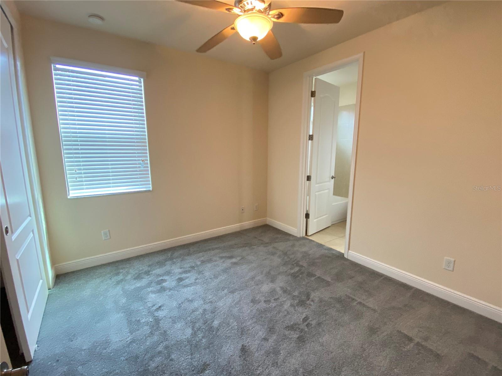 EAGLE CRK PH 01C-VLG D - Residential Lease