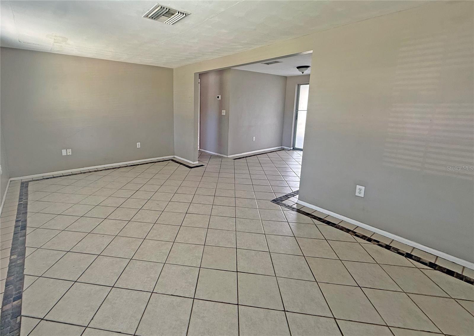 BEACON SQUARE - Residential Lease