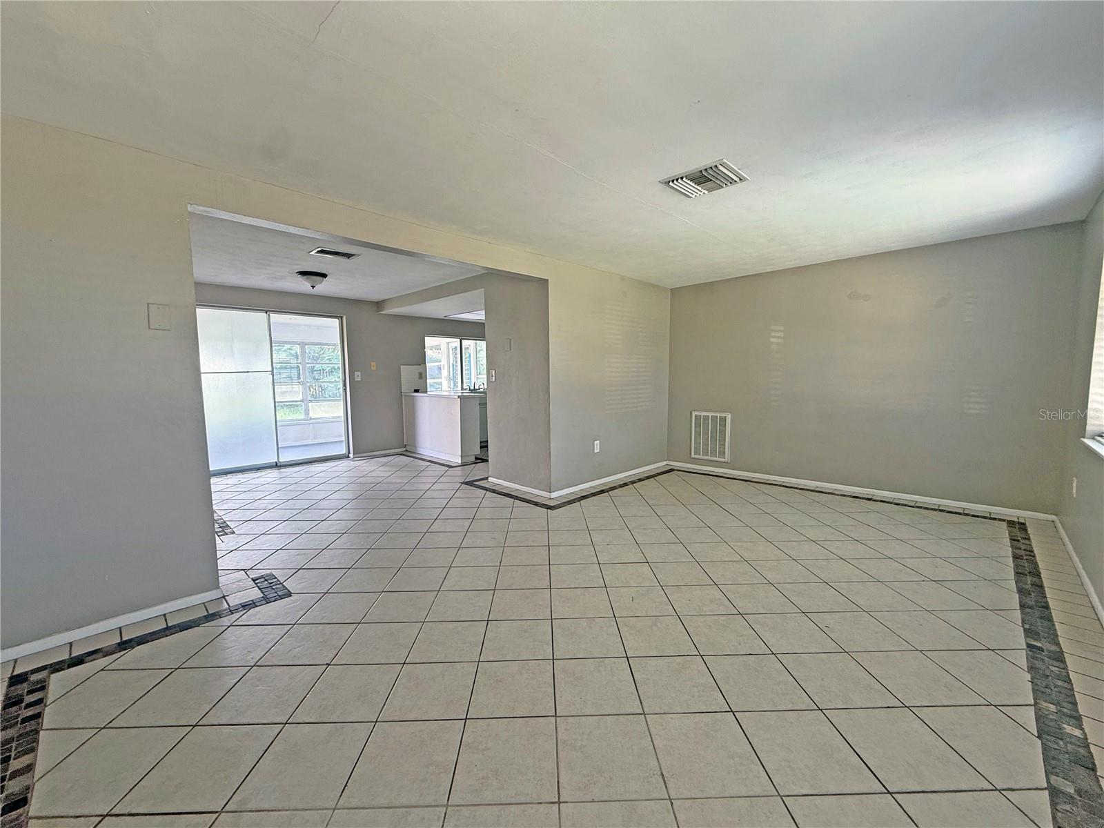 BEACON SQUARE - Residential Lease