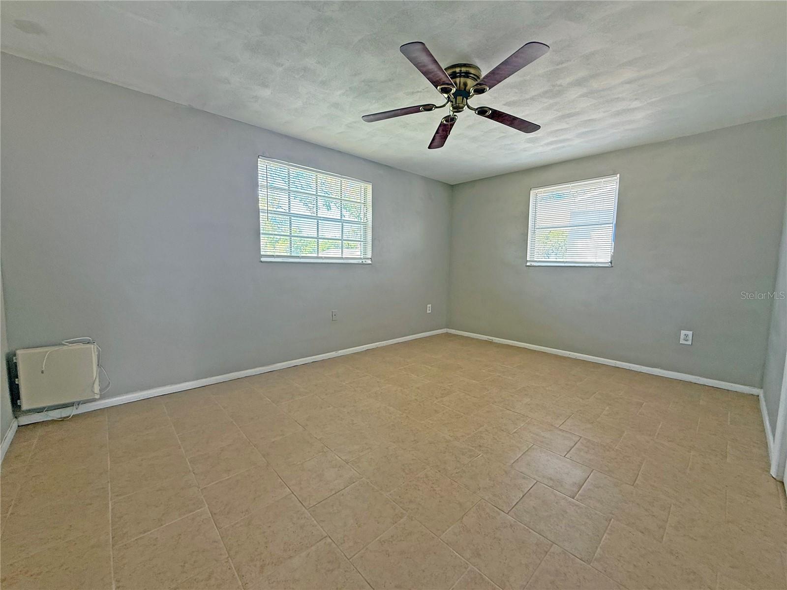 BEACON SQUARE - Residential Lease