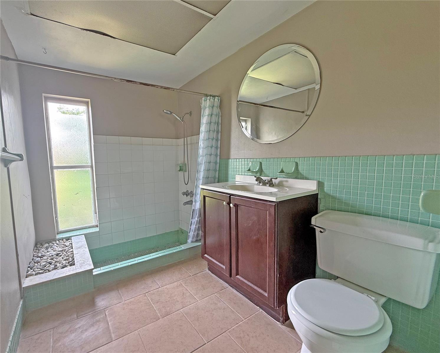 BEACON SQUARE - Residential Lease