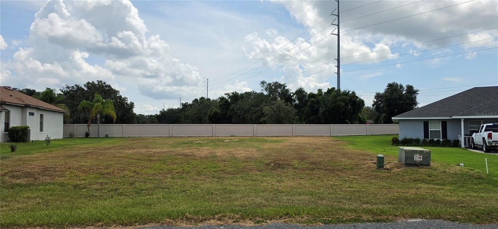 Photo of 817 Oaks Shores Road, Leesburg, FL 34748 (MLS # O6432051)