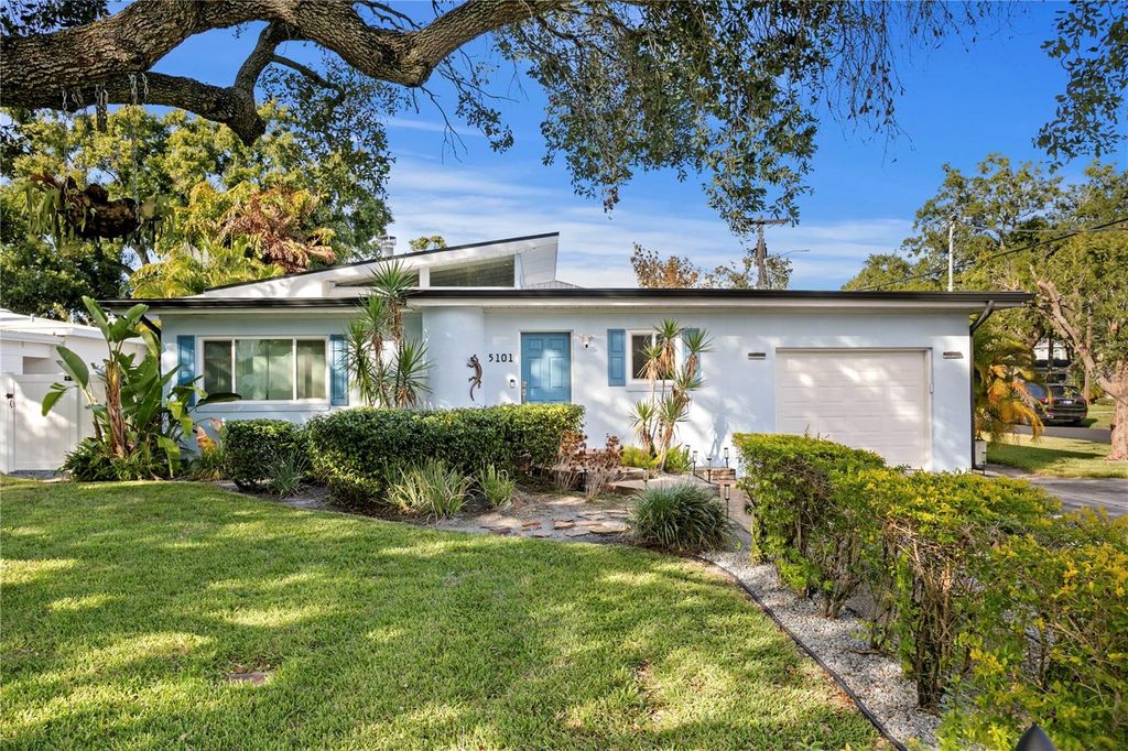 Photo of 5101 W Platt Street, Tampa, FL 33609 (MLS # TB8463412)