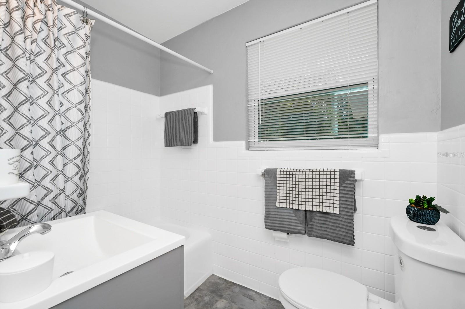 ENGELWOOD PARK - Residential Lease