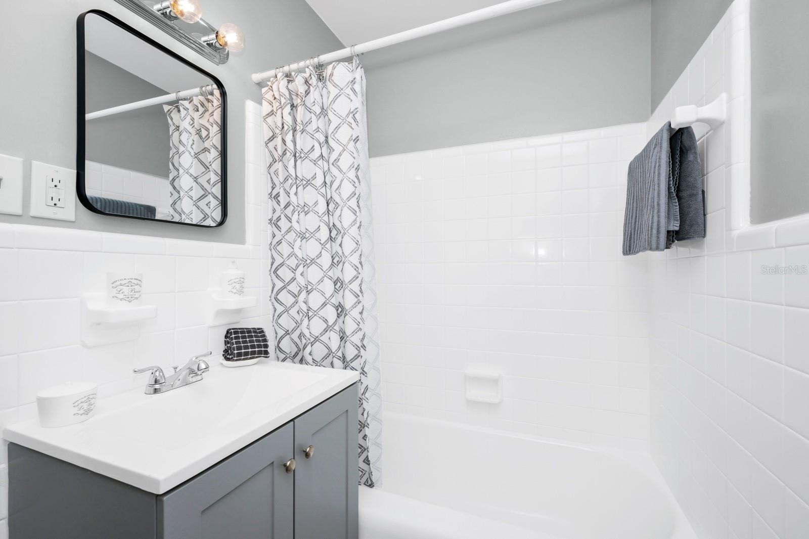 ENGELWOOD PARK - Residential Lease