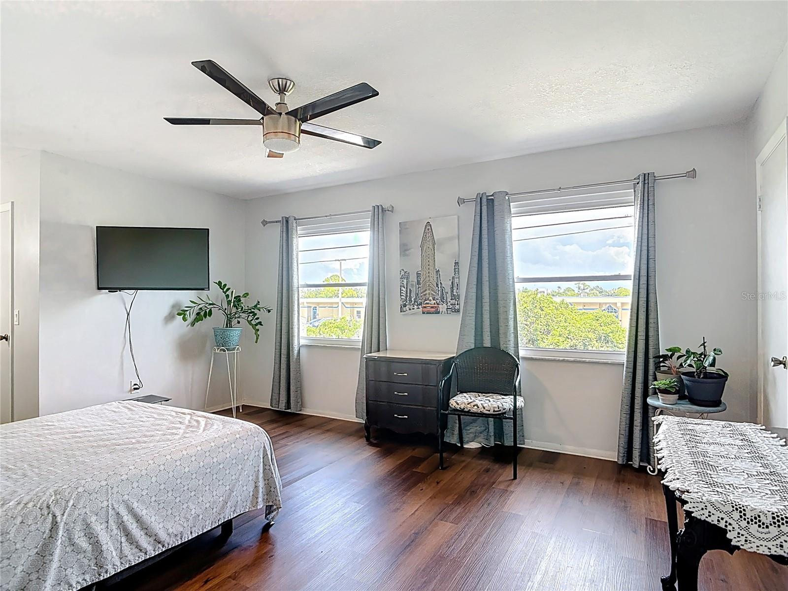 LAKE OF THE WOODS SEC 01 TWNHS - Residential