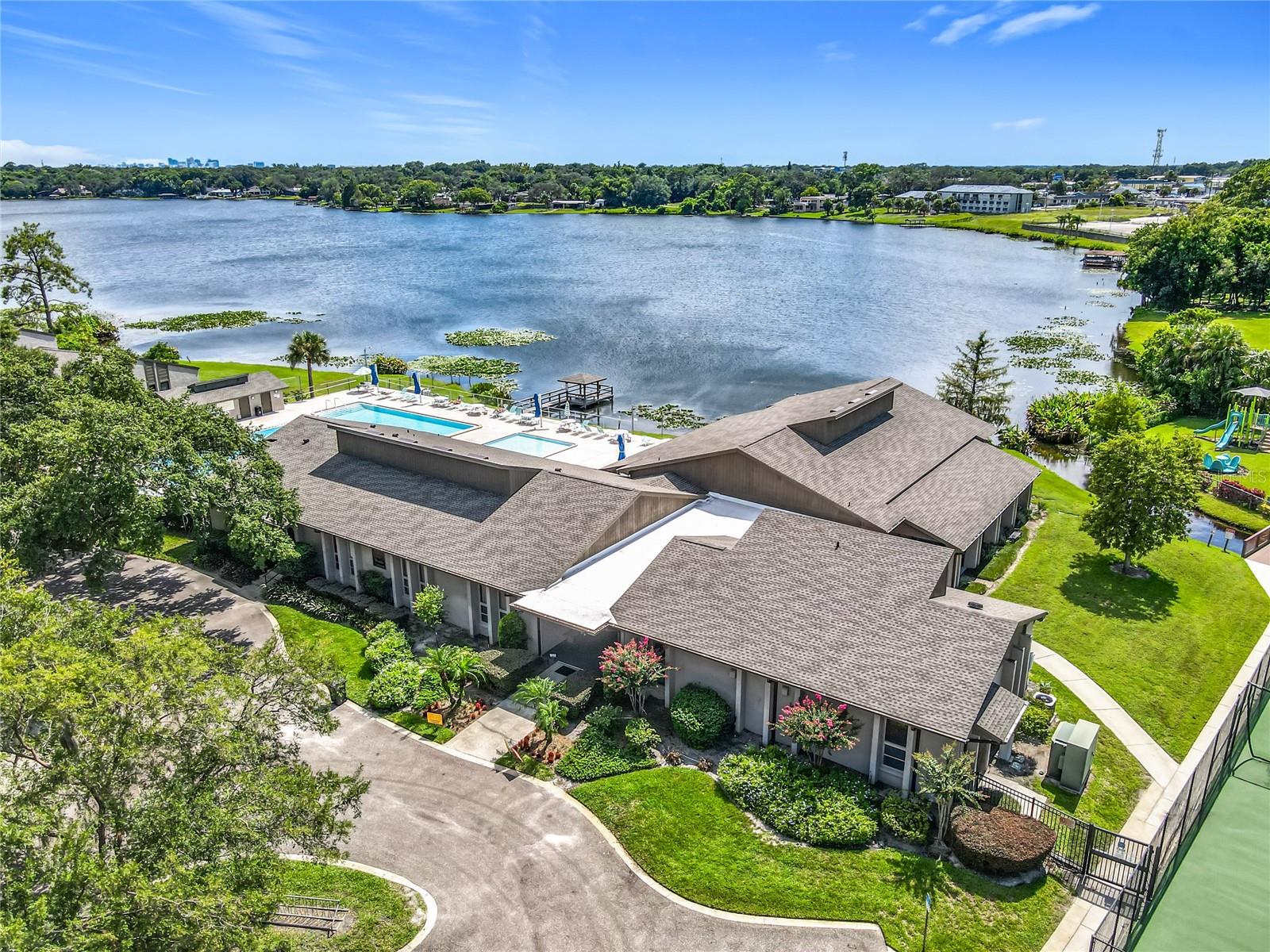 LAKE OF THE WOODS SEC 01 TWNHS - Residential