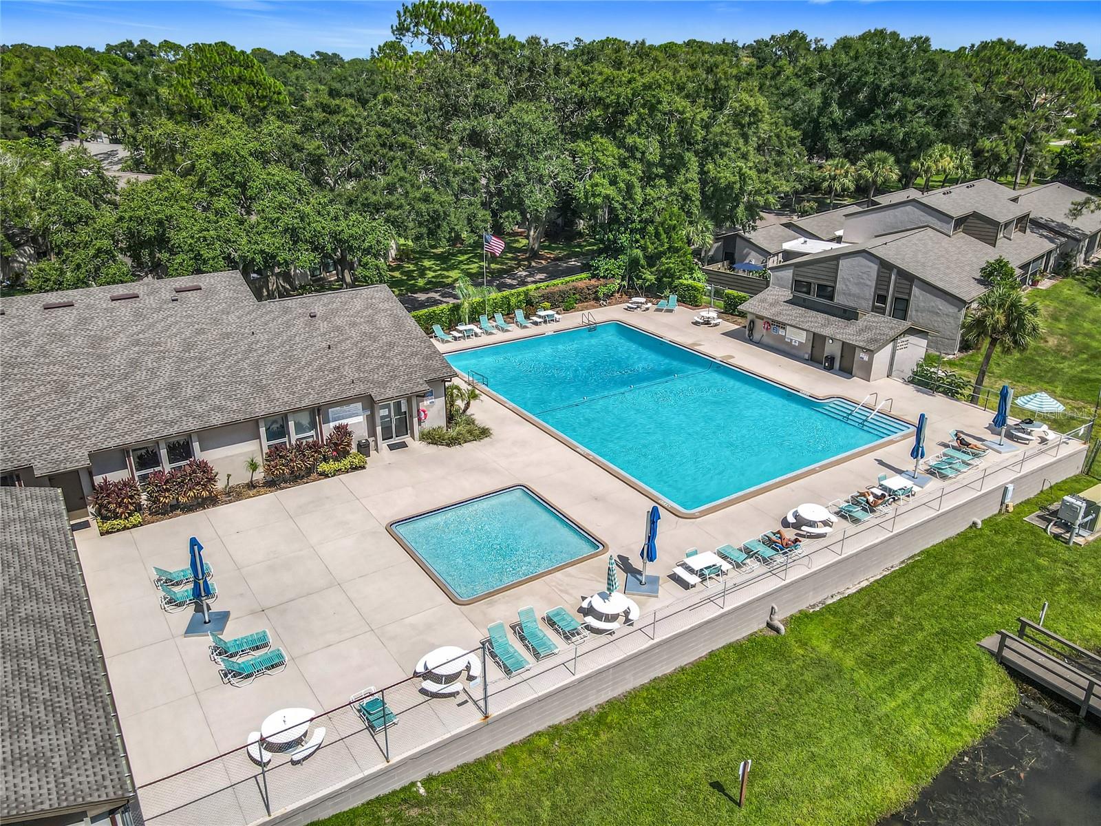 LAKE OF THE WOODS SEC 01 TWNHS - Residential