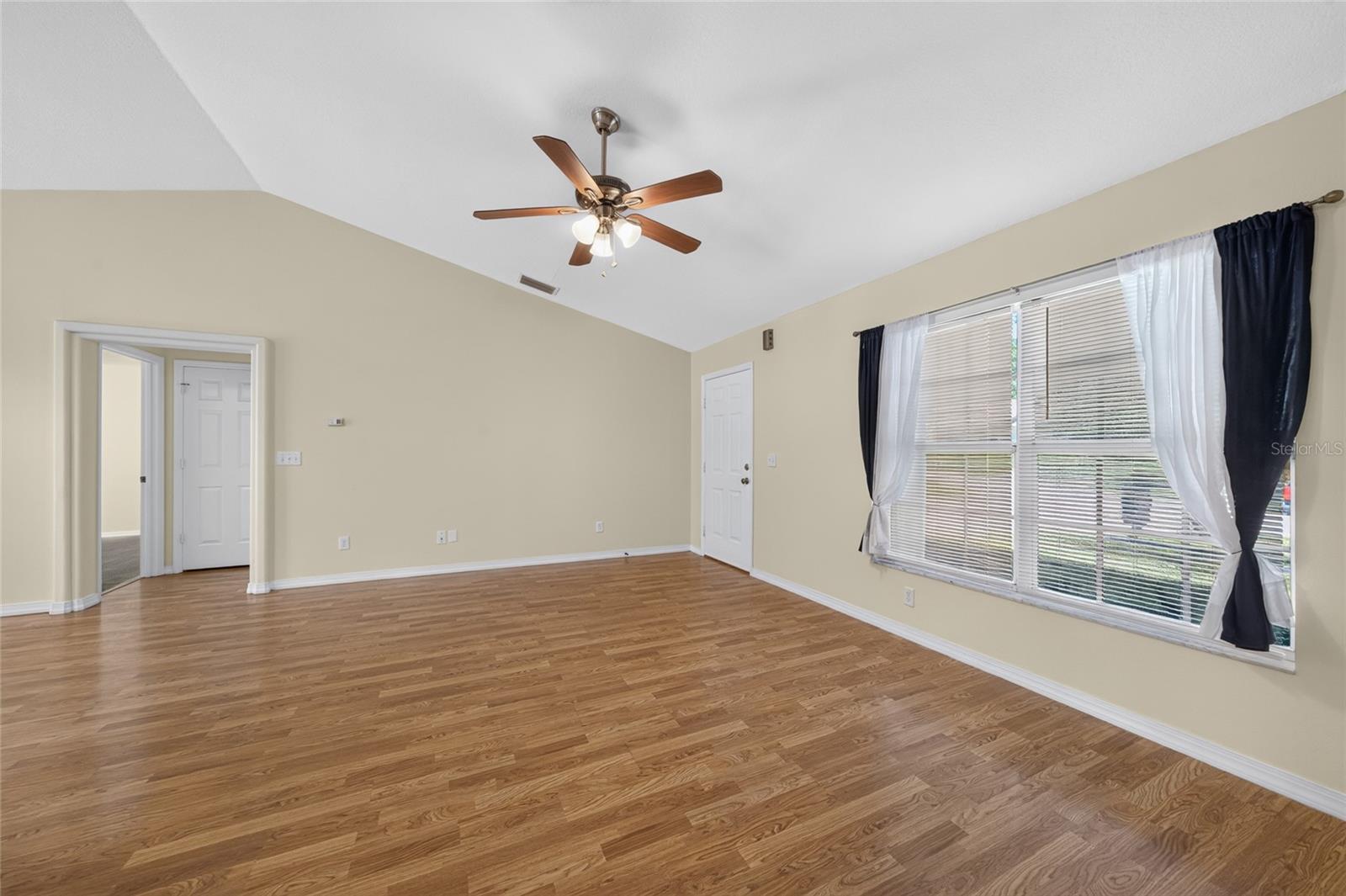 827 FORESTWOOD DRIVE