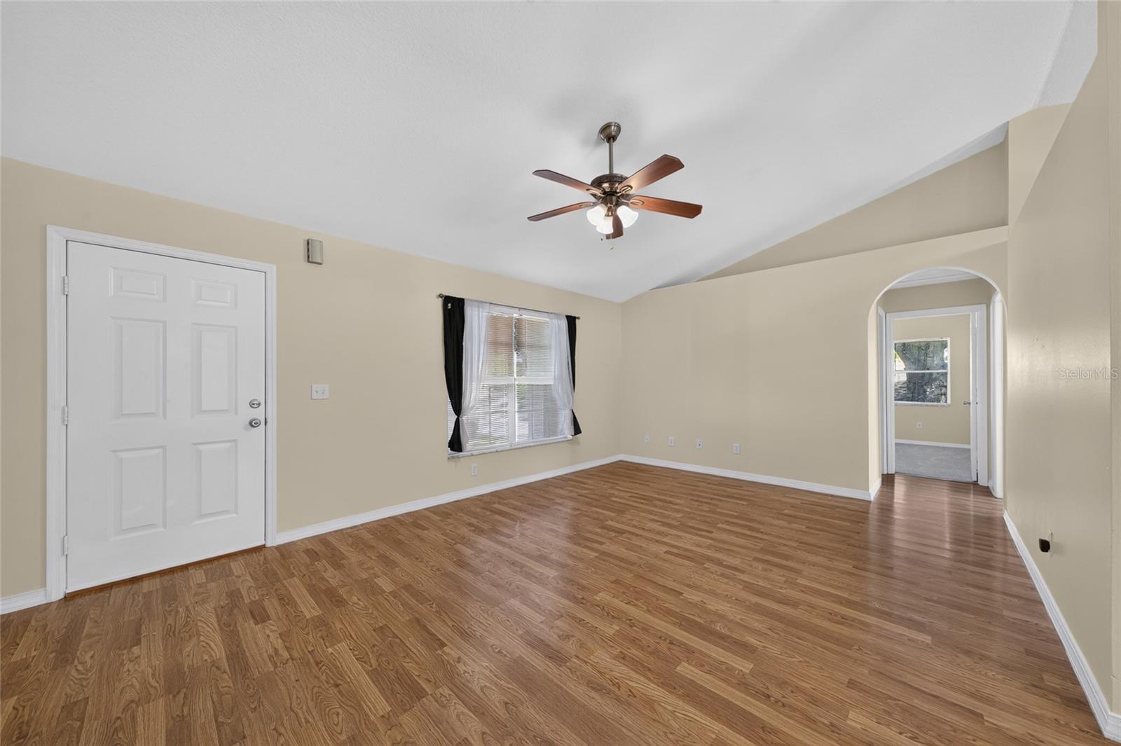 827 FORESTWOOD DRIVE