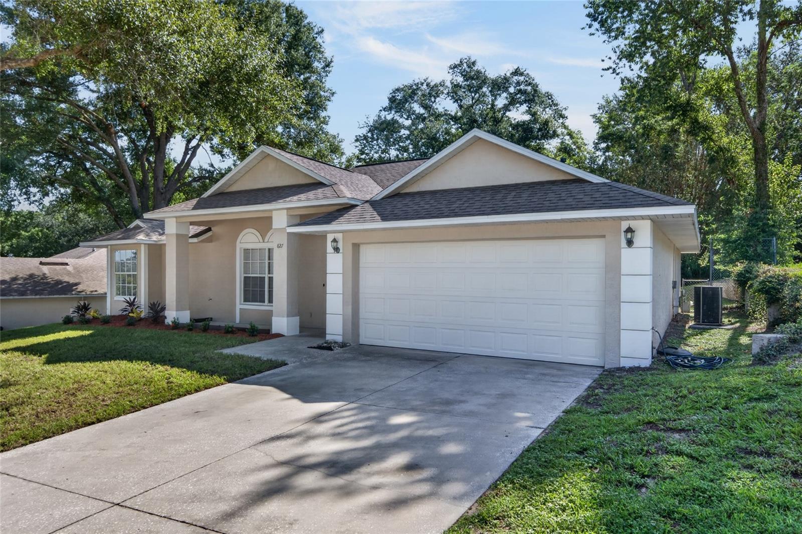 827 FORESTWOOD DRIVE