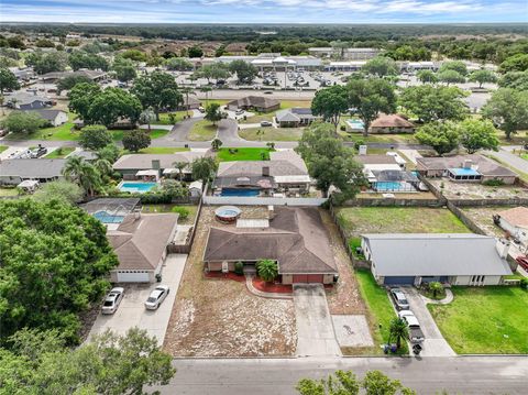 A home in LAKELAND