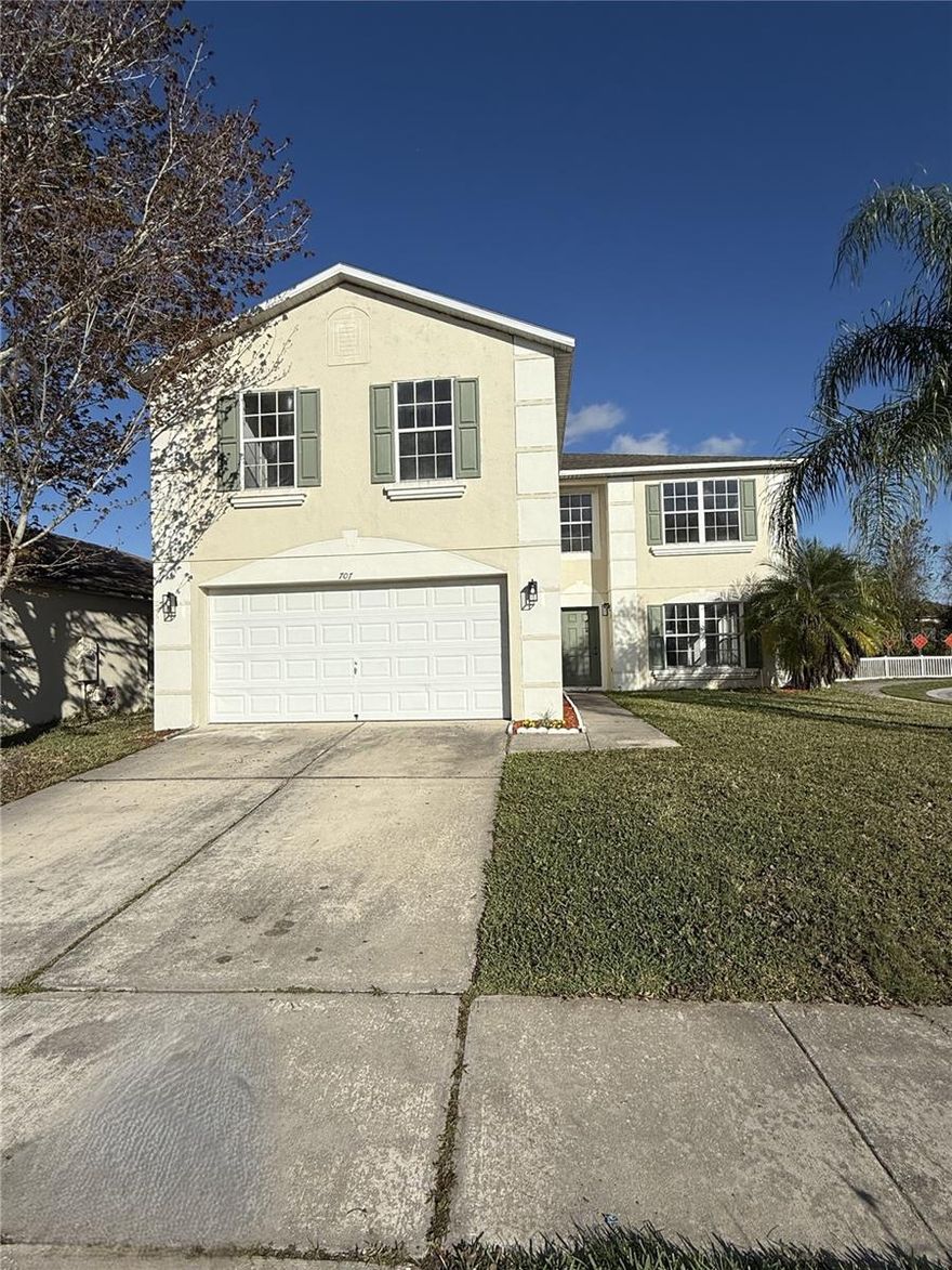 Welcome Home ...Spacious 6-bedrooms, 4-bathrooms home in a desirable in central of Orlando! Upon entry, you are greeted by a large living room that flows seamlessly into the kitchen. The ground level includes a bedroom and a full hallway bathroom, providing a perfect setup for a guest suite or home office. The remaining bedrooms are located on the second floor, along with a versatile flex space perfect for a game area or secondary living space. The primary suite offers a walk-in closet and an attached ensuite bathroom complete with a garden tub, separate standing shower, and dual sinks. All secondary bedrooms are well-proportioned with generous closet space. Conveniently located near UCF, shopping, dining, and schools, this home offers an incredible opportunity for space and accessibility. Schedule your showings today!