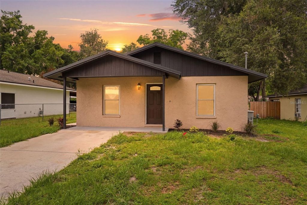 Photo of 1807 N Barnes Street, Plant City, FL 33563 (MLS # TB8514111)