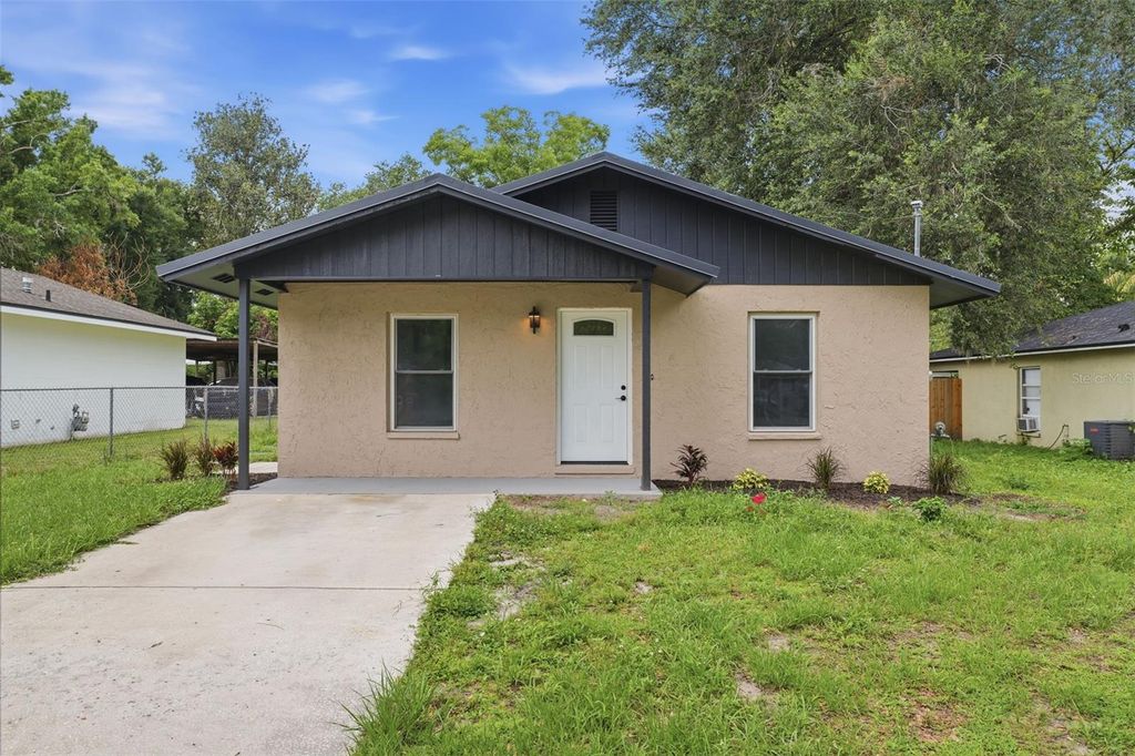Photo of 1807 N Barnes Street, Plant City, FL 33563 (MLS # TB8514111)