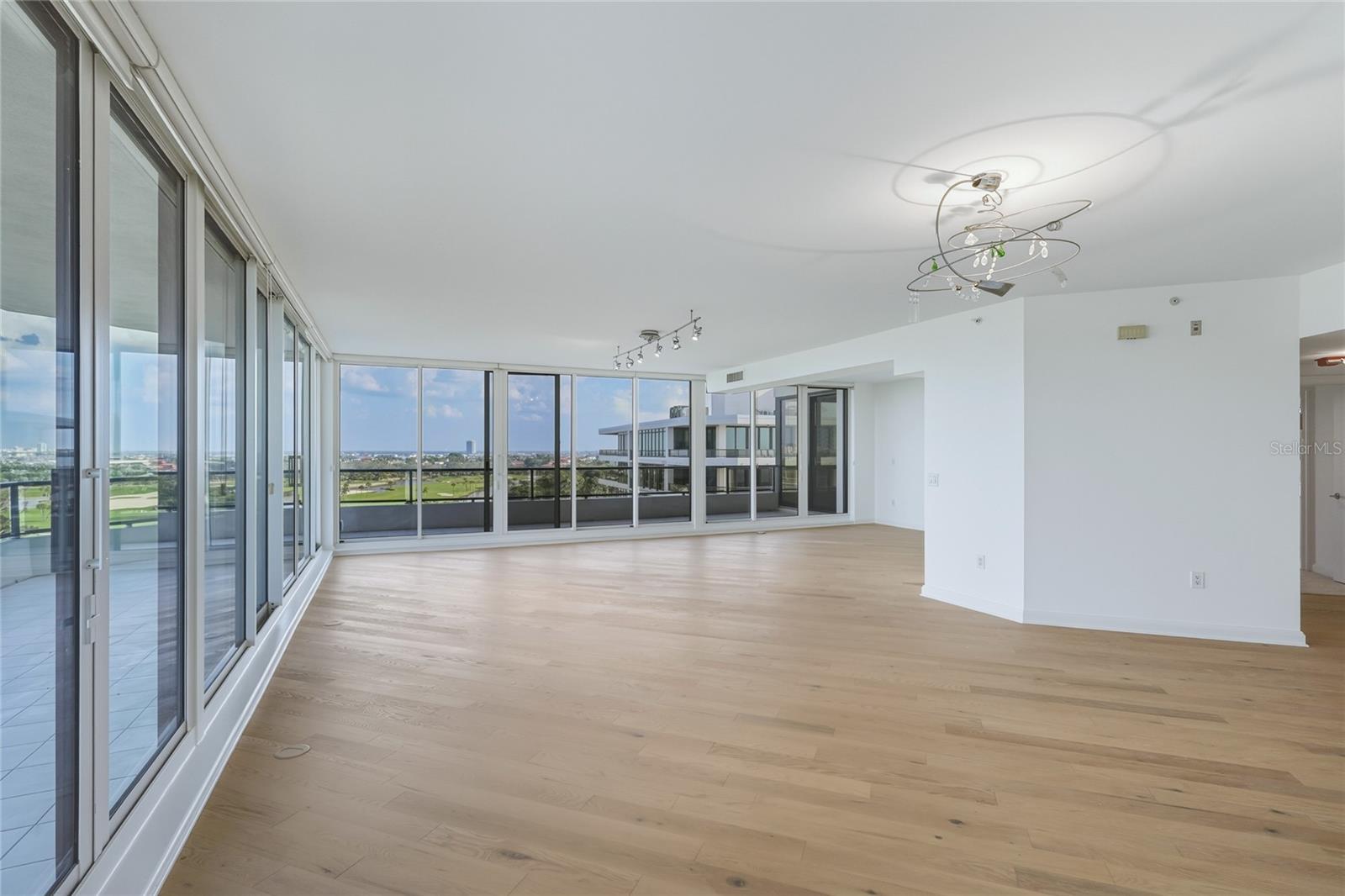 545 SANCTUARY DRIVE B806