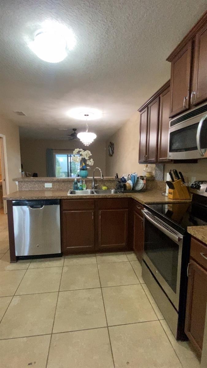 WINDSOR LAKE TWNHMS EAST - Residential