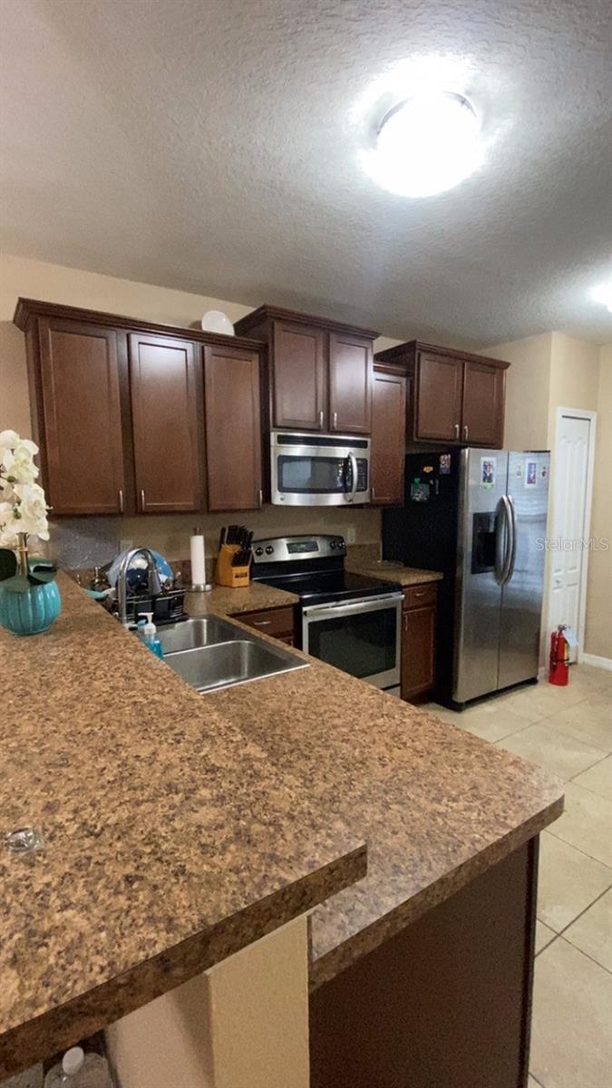 WINDSOR LAKE TWNHMS EAST - Residential