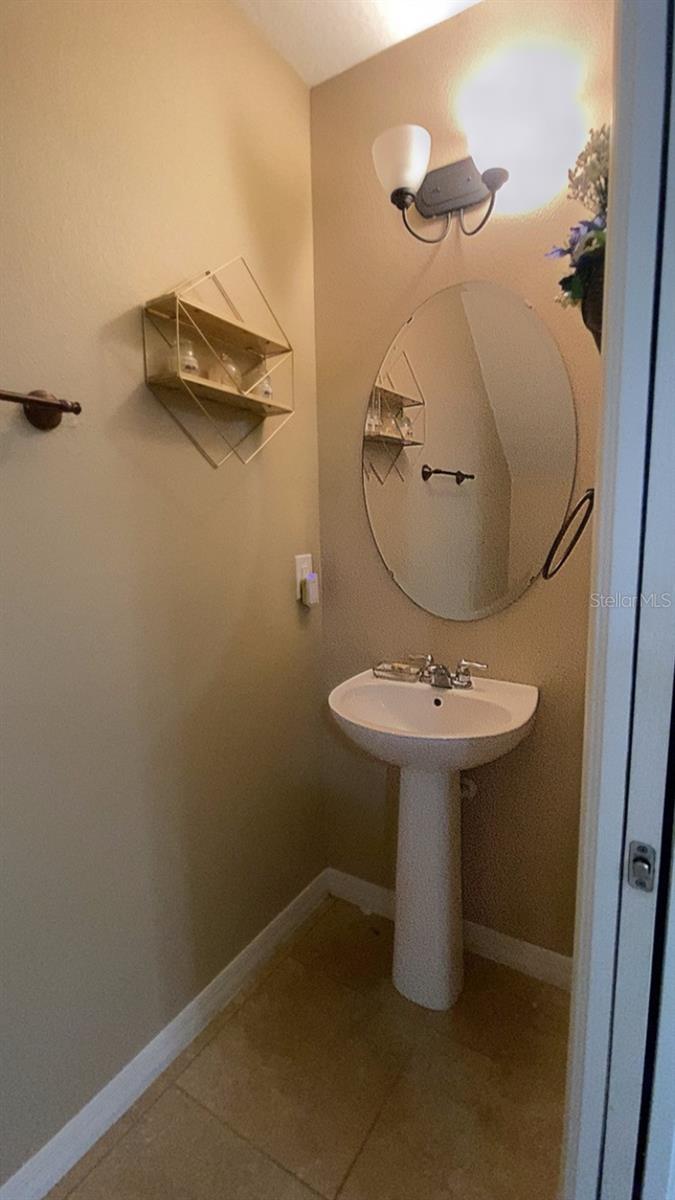 WINDSOR LAKE TWNHMS EAST - Residential