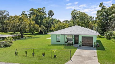 Photo of 512 Spruce Street, Daytona Beach, FL 32114 (MLS # V4945092)