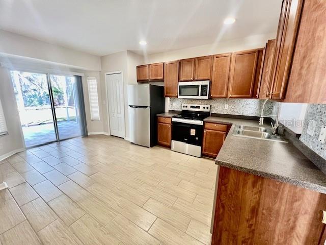 LONE STAR TWNHMS - Residential Lease