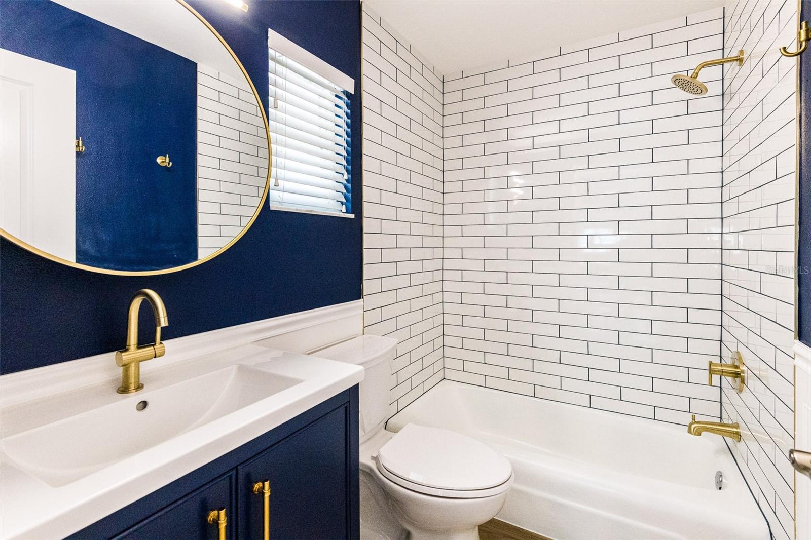 1900 BENJAMIN FRANKLIN DRIVE 3