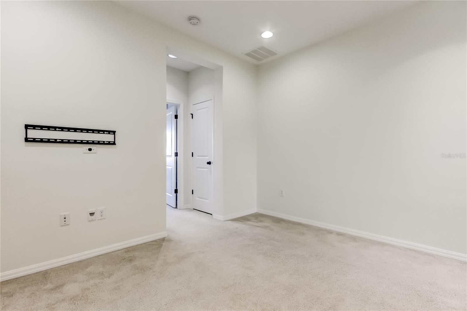 JACKSON SQUARE TWNHMS - Residential Lease