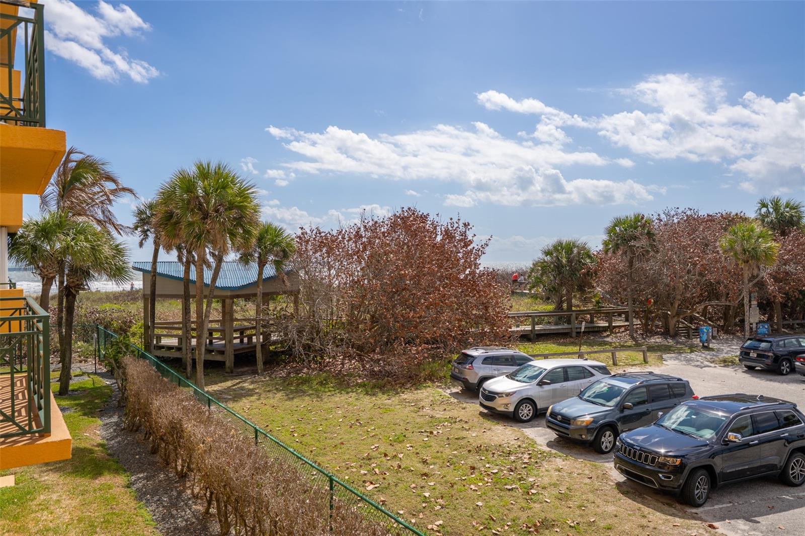 FLORES DEL MAR CONDO - Residential