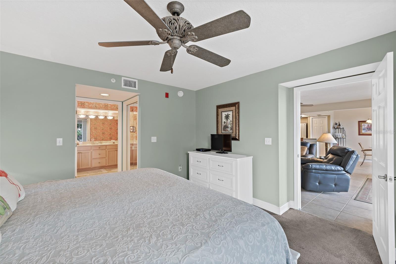 FLORES DEL MAR CONDO - Residential