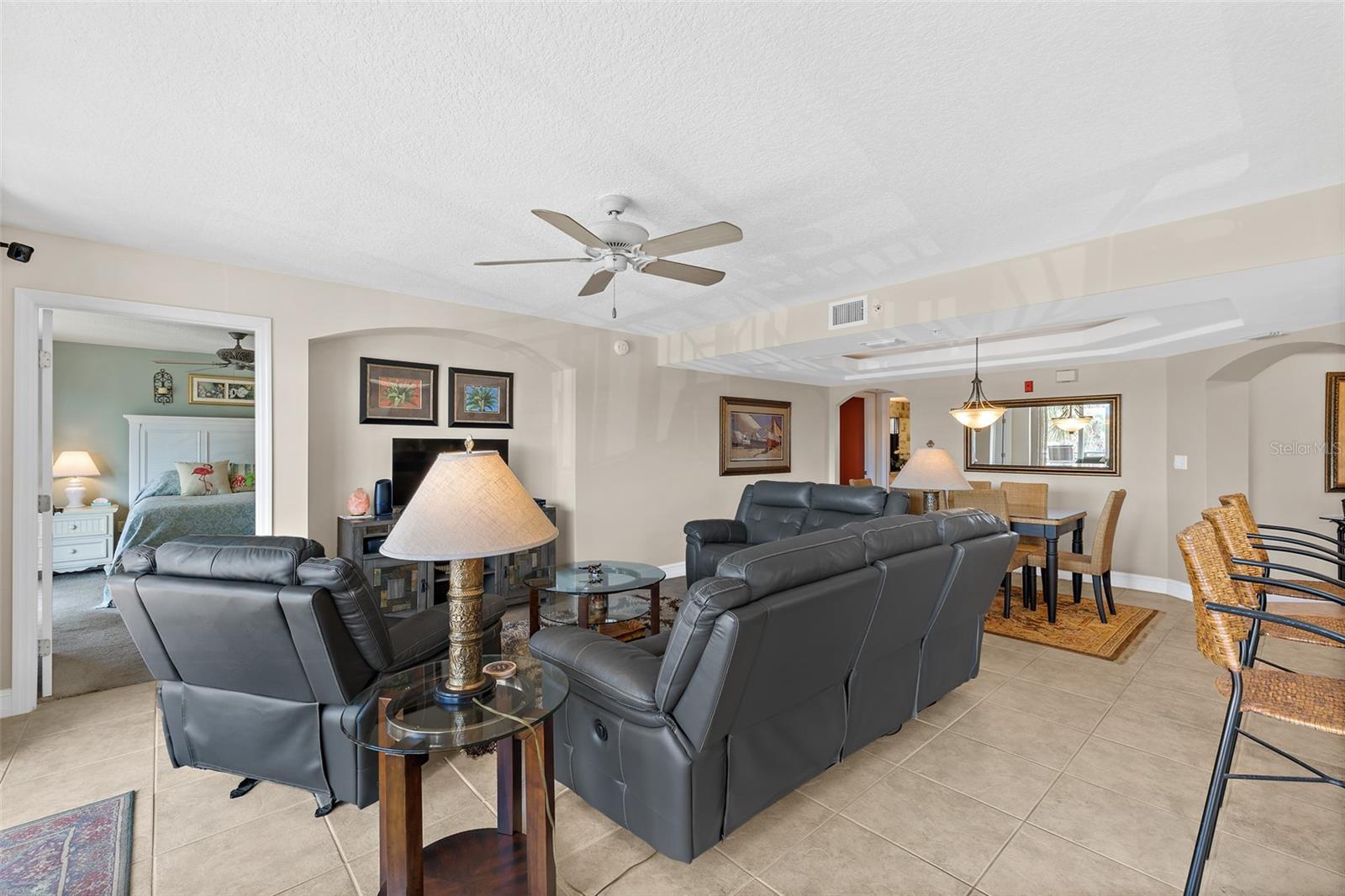 FLORES DEL MAR CONDO - Residential