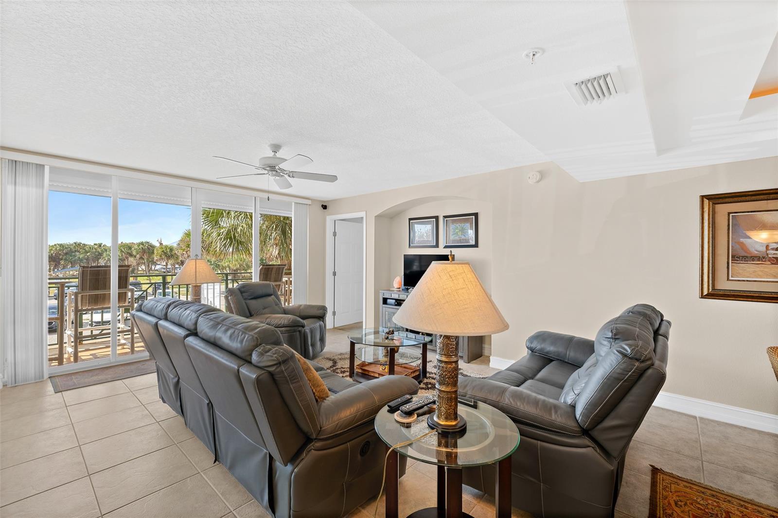 FLORES DEL MAR CONDO - Residential