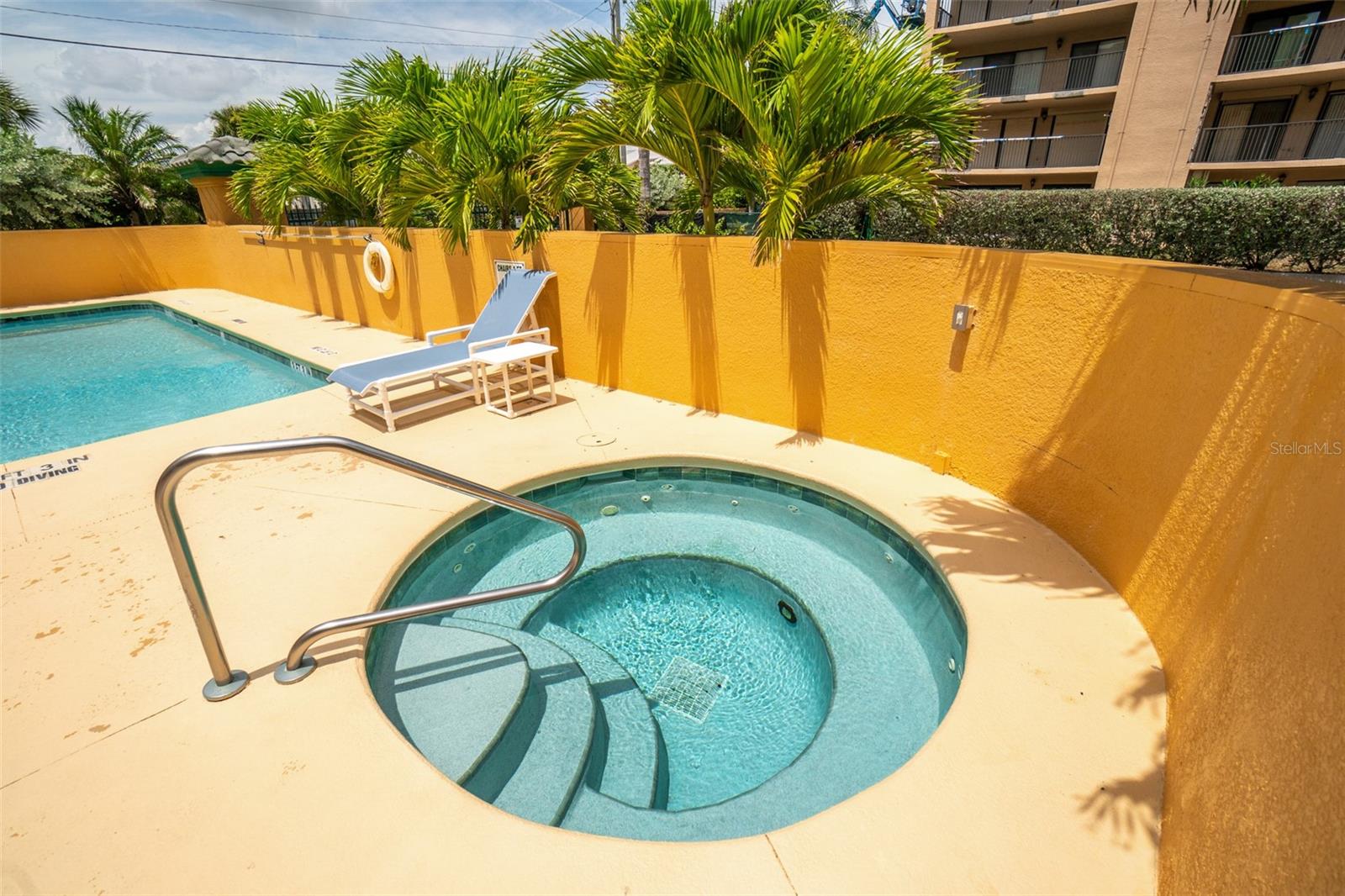 FLORES DEL MAR CONDO - Residential