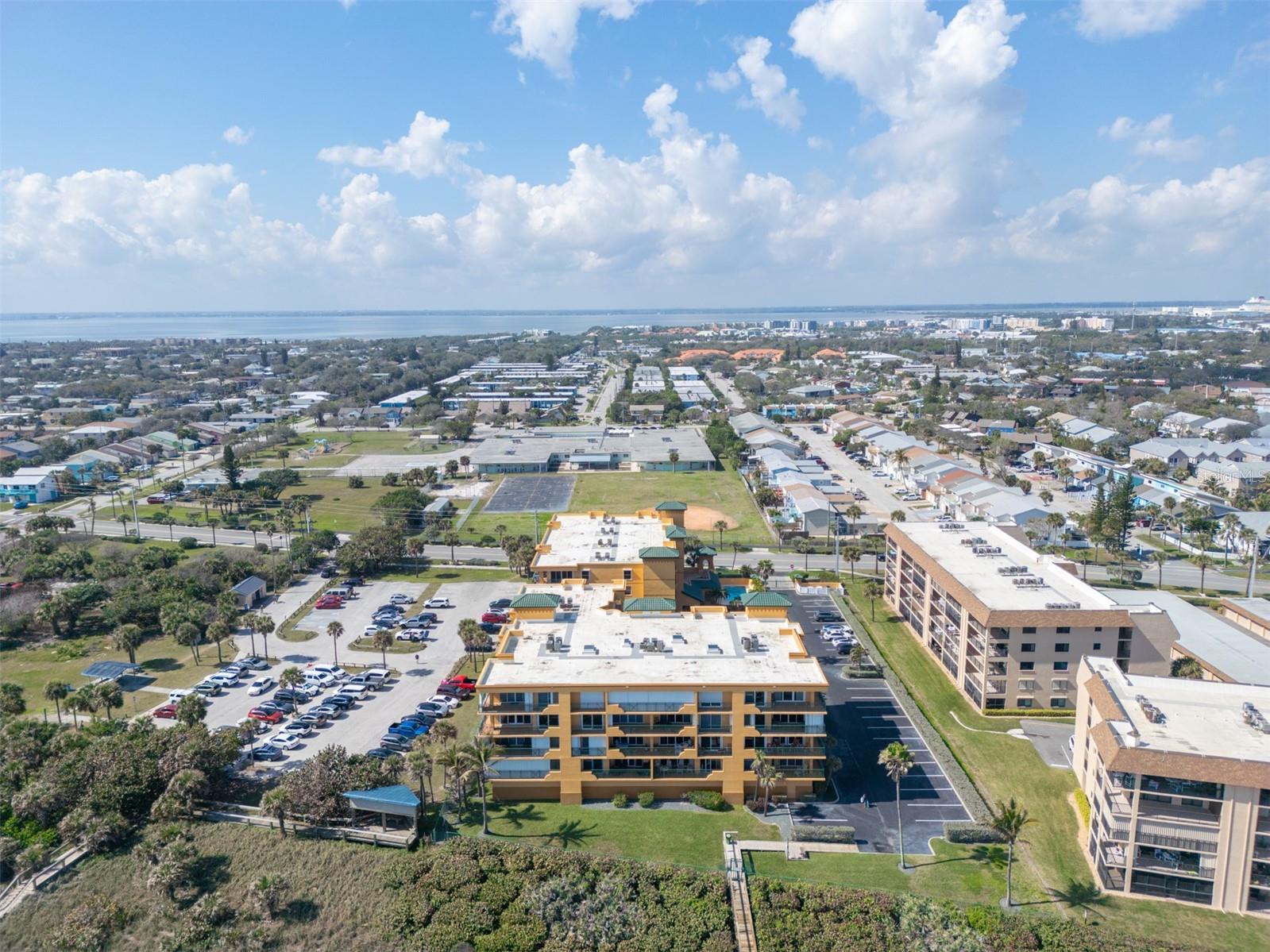 FLORES DEL MAR CONDO - Residential