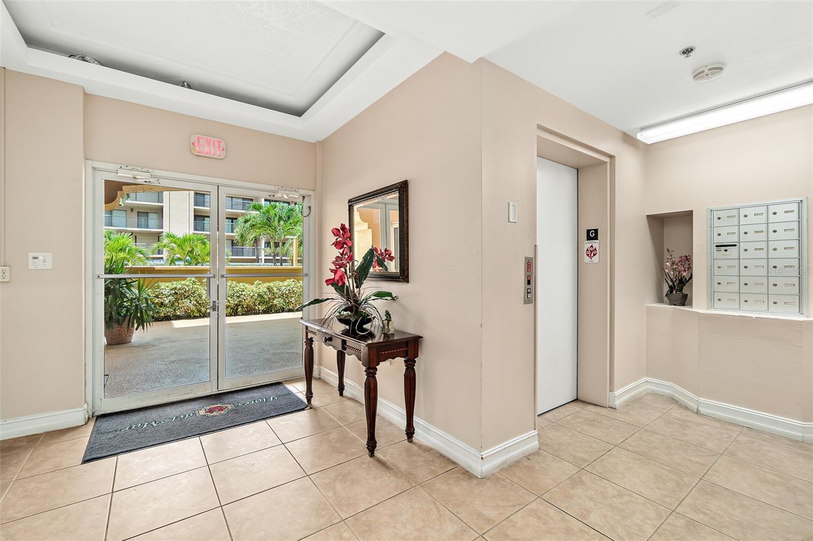 FLORES DEL MAR CONDO - Residential