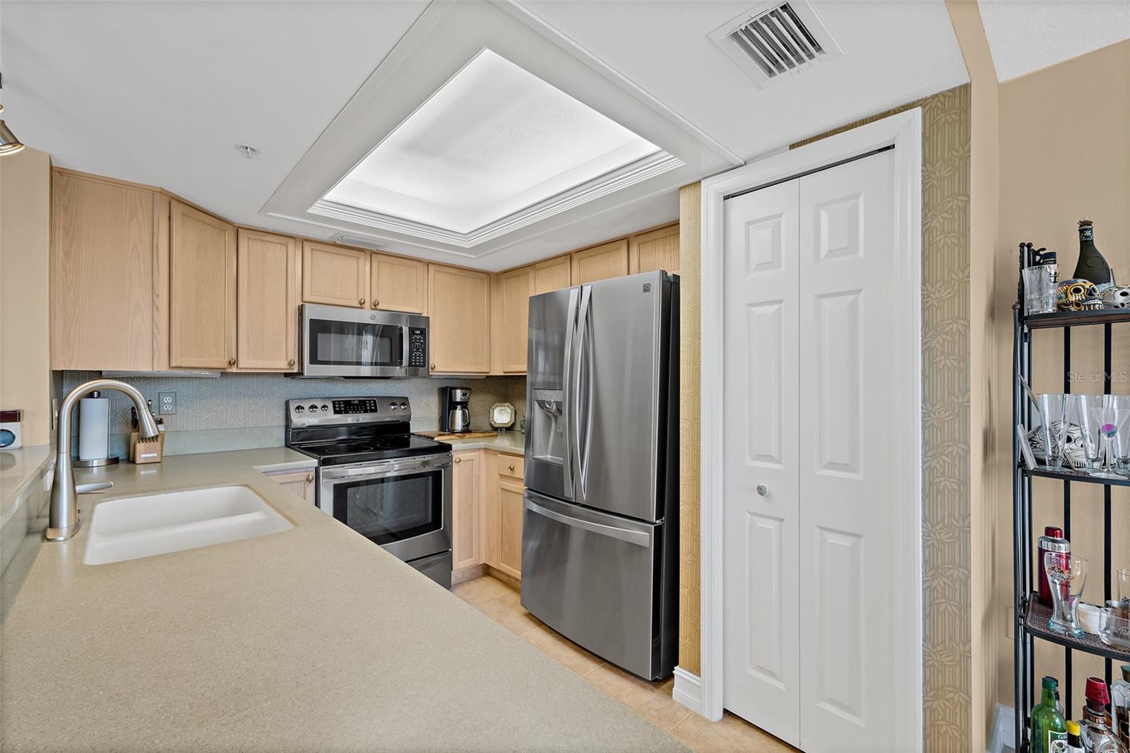 FLORES DEL MAR CONDO - Residential