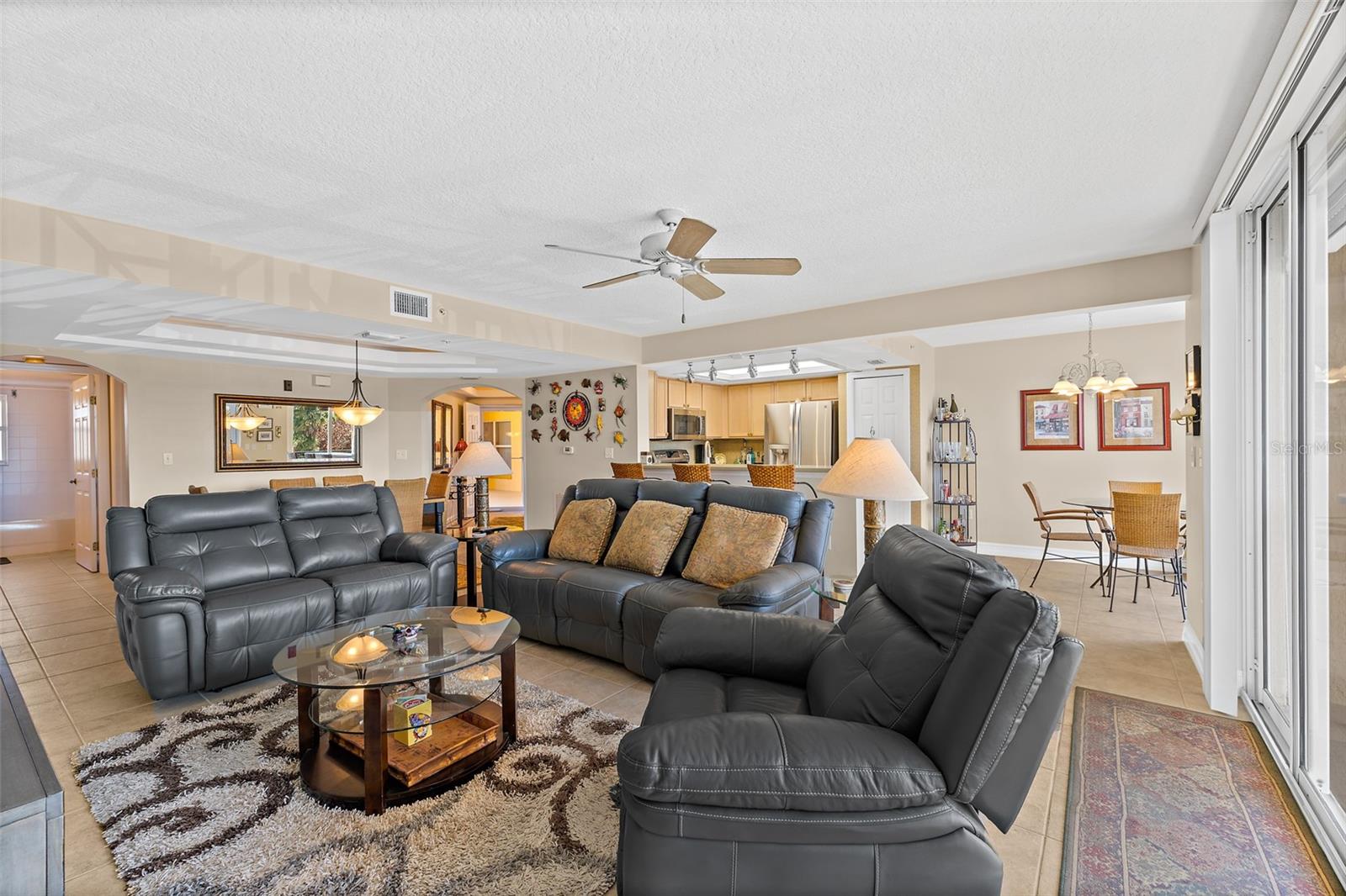 FLORES DEL MAR CONDO - Residential