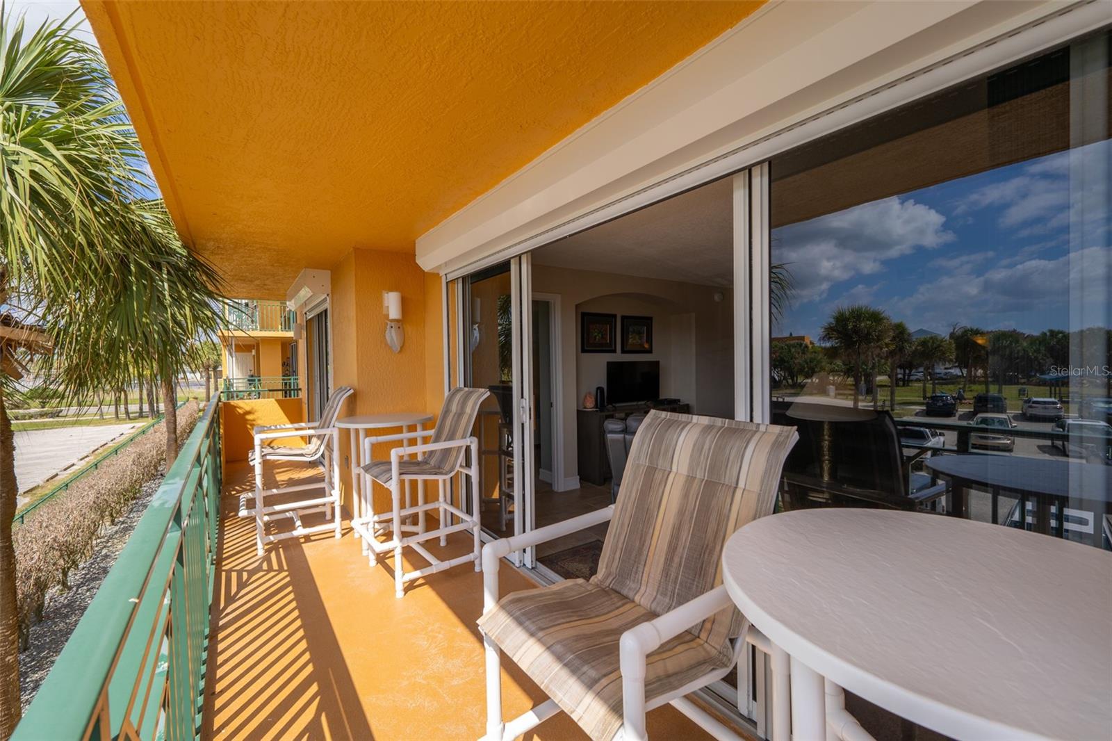 FLORES DEL MAR CONDO - Residential