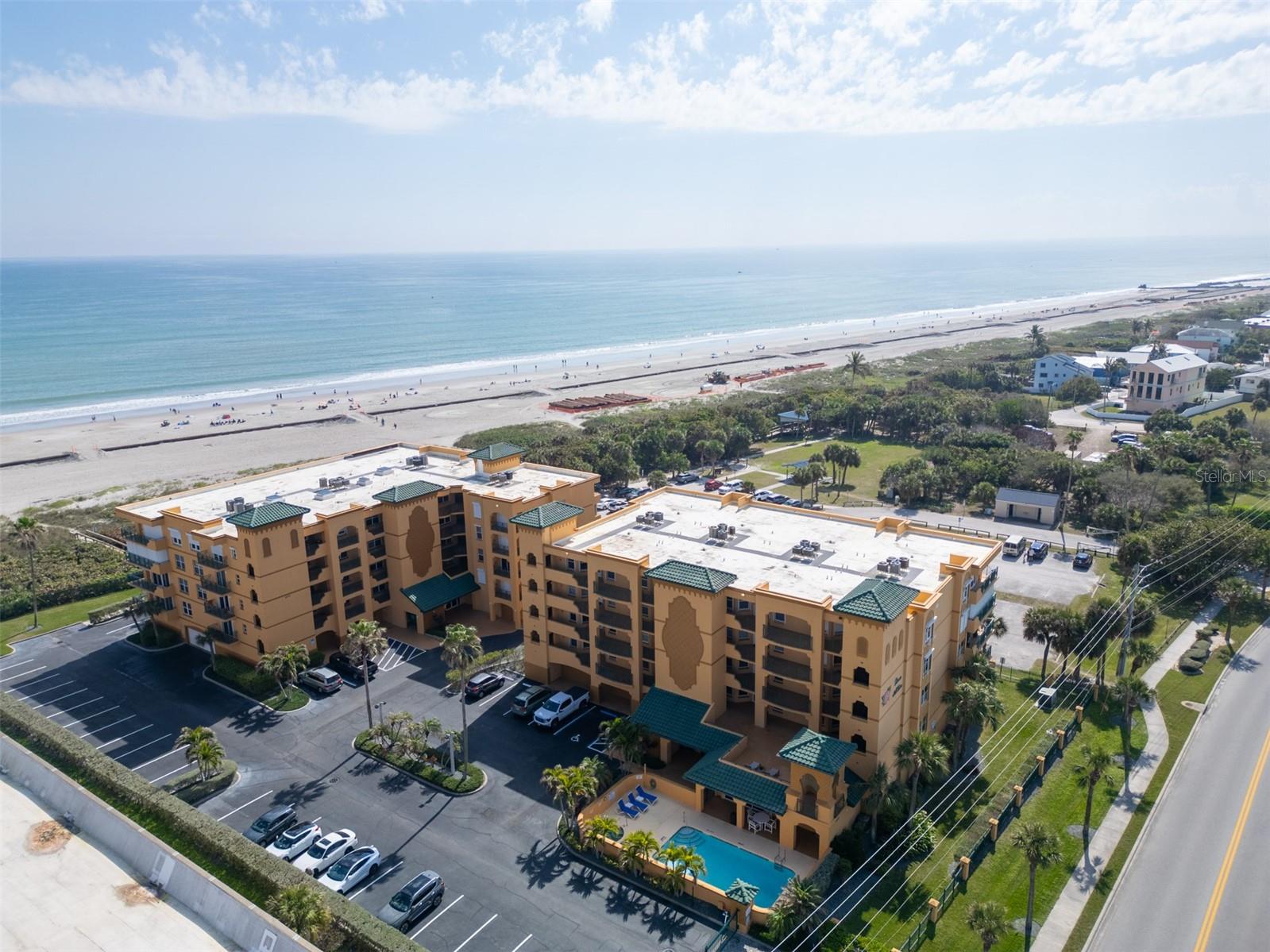 FLORES DEL MAR CONDO - Residential