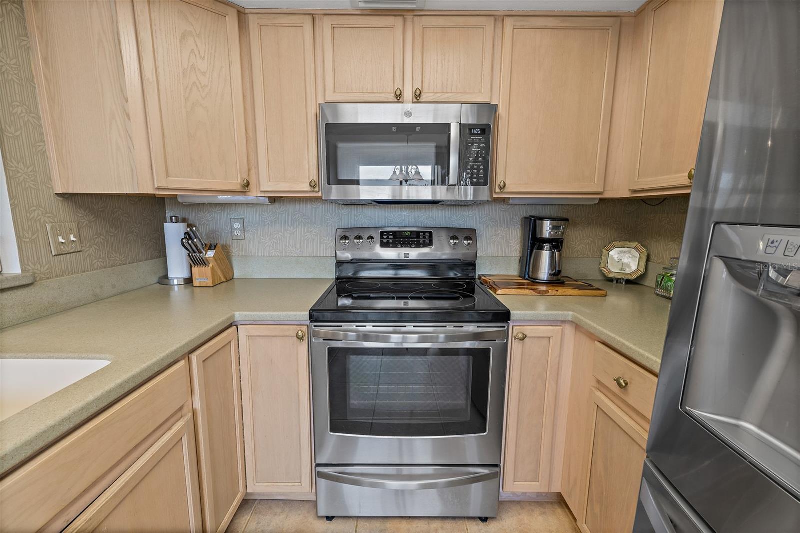 FLORES DEL MAR CONDO - Residential