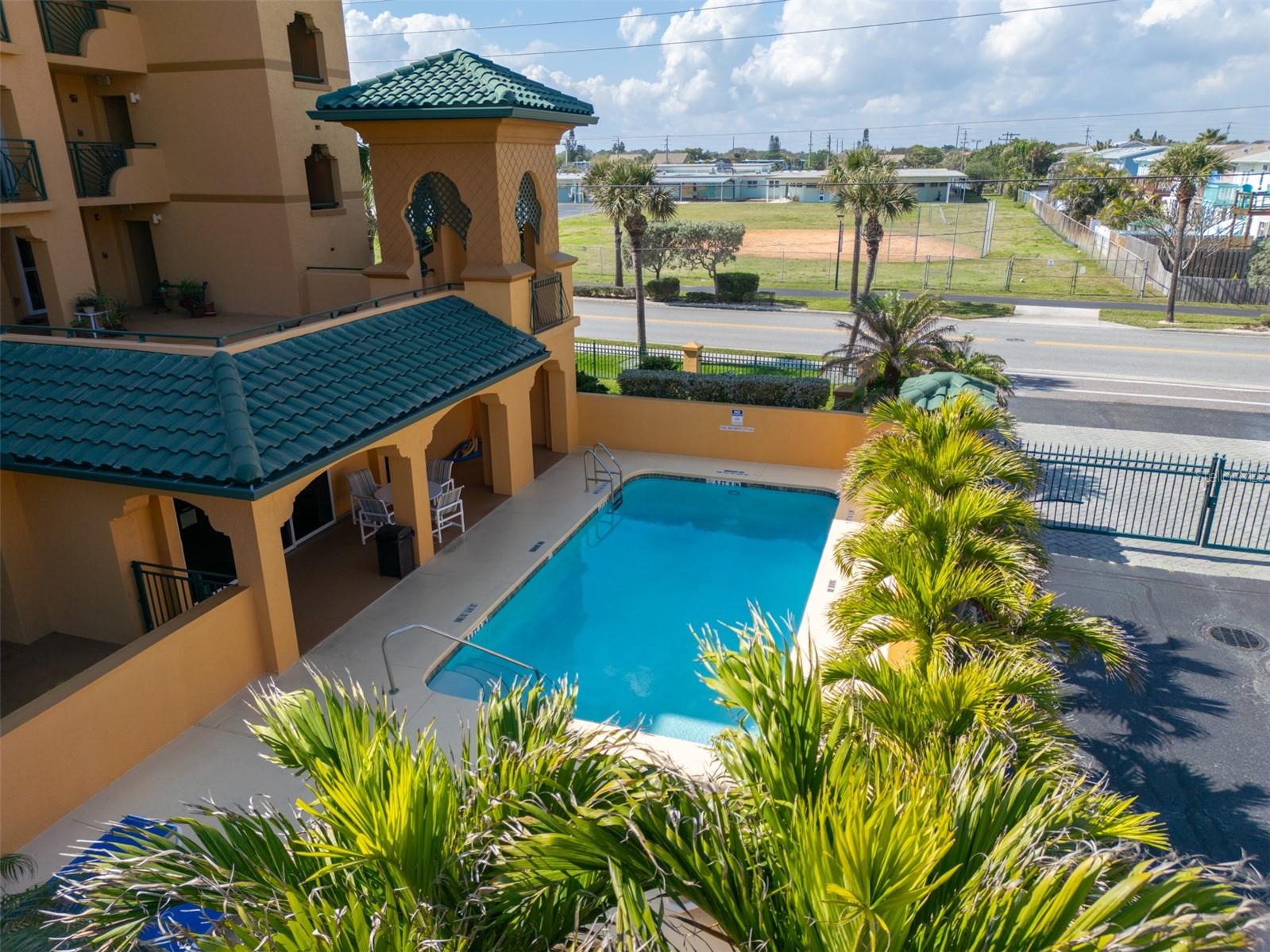 FLORES DEL MAR CONDO - Residential